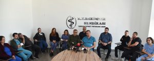 TIP-İŞ ve Ebeler Sendikası basın toplantısı düzenledi
