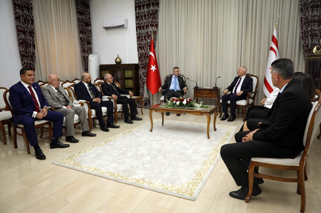 Töre, Londra Türk Toplumu Futbol Federasyonu heyetini kabul etti