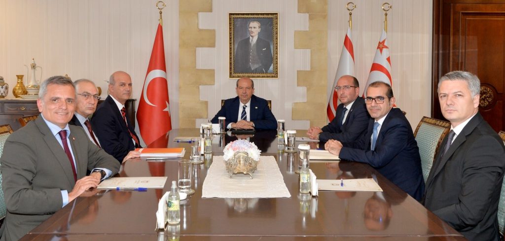 Cumhurbaşkanı Tatar, bankacılarla görüştü