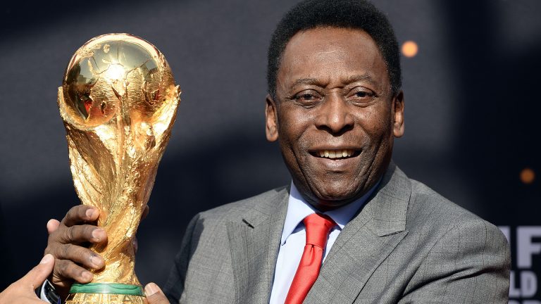 Pele, hastaneye kaldırıldı