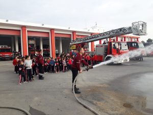 Dr. Fazıl Küçük İlkokulu öğrencilerinden Lefkoşa İtfaiye Şubesi’ne ziyaret