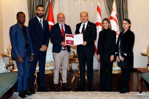 Cumhurbaşkanı Tatar, Antalya’da üçüncü olan Yakın Doğu Üniversitesi araştırma ekibini kabul etti