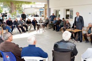 Cumhurbaşkanı Tatar, Güzelyurt bölgesinde incelemelerde bulunarak gaziler ve narenciye üreticileriyle bir araya geldi