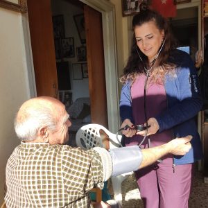 Temel Sağlık Hizmetleri Dairesi’nin evde bakım hizmeti devam ediyor