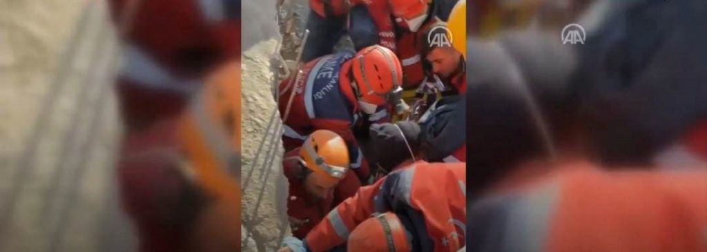 Kahramanmaraş’ta depremden 222 saat sonra 42 yaşındaki kadın enkazdan kurtarıldı