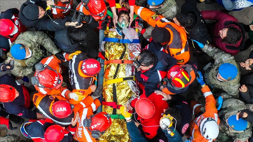 Hatay’da depremden 177 saat sonra 26 yaşındaki kadın enkazdan sağ çıkarıldı