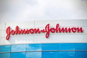 Johnson & Johnson, “asrın felaketi” nedeniyle 1 milyon dolar yardım sağlayacak