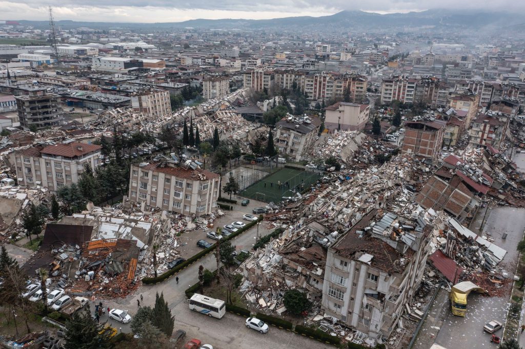 TBB’den depremlere ilişkin açıklama: “Etkin bir soruşturma yürütülebilmesi için binlerce meslektaşımızla birlikte gönüllü olarak görev almaya hazırız”