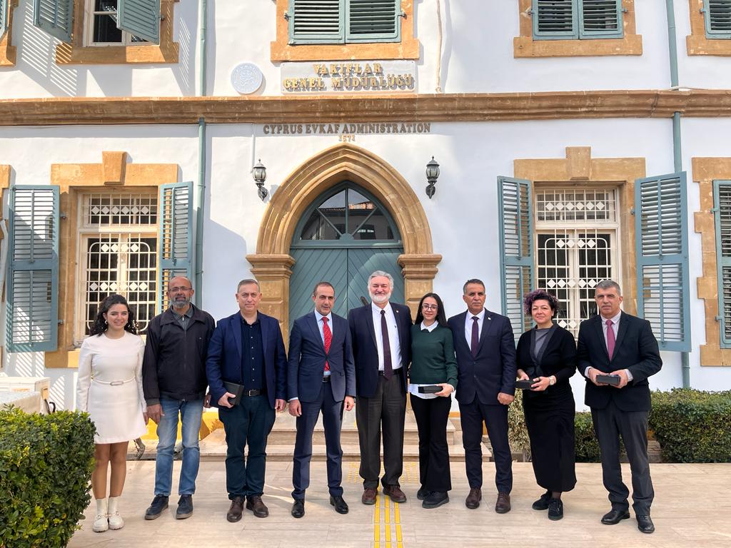 Evkaf başarılı dört öğrenciye “Birkan Uzun Bursu” verdi