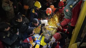 İslahiye’de bir kişi depremin 113. saatinde enkazdan kurtarıldı