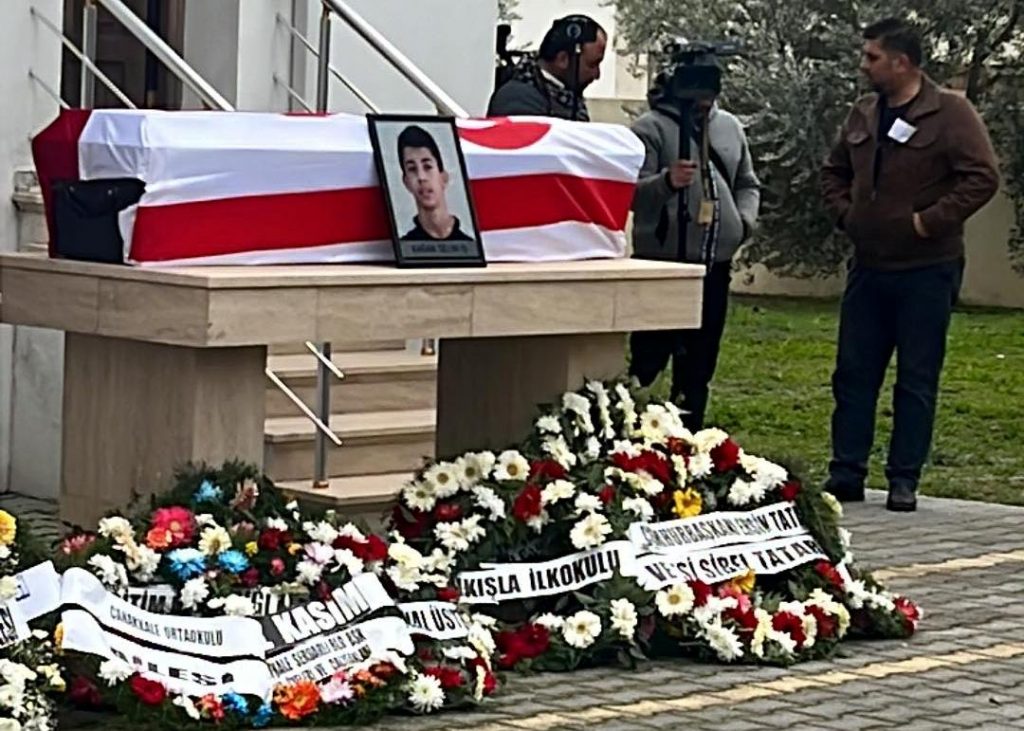 Adıyaman’daki İsias Otel enkazında hayatını kaybeden  Kağan Selim İş, Ulukışla Mezarlığı’na defnedildi