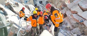 Cumhurbaşkanlığı Deprem Kriz ve Koordinasyon Komitesi: “Arama kurtarma ile sağlık ekipleri afet bölgesine ulaştı”