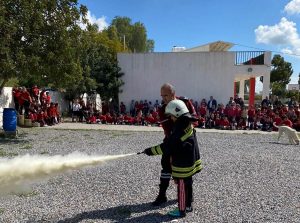 Hamitköy Dr Fazıl Küçük İlkokulu öğrencilerine itfaiye eğitimi verildi