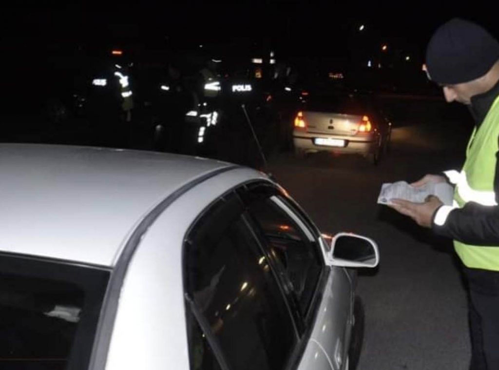 Yağışlı havaya rağmen polisin trafik denetimlerine devam edildi