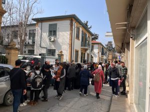 Evkaf depremzedelerin yanında