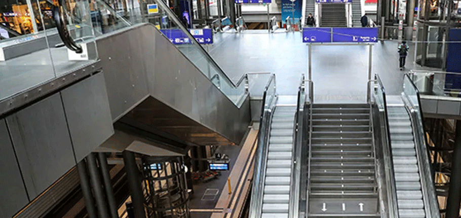 Almanya’da son 31 yılın en büyük grevi ulaşımı felç etti