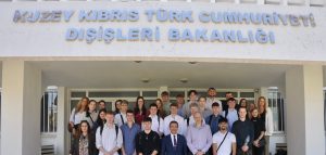 Dışişleri Bakanı Ertuğruloğlu, Newcastle Üniversitesi öğrencilerine Kıbrıs davasını anlattı