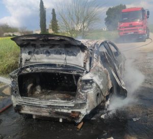 Yanan araç kullanılmaz hale geldi