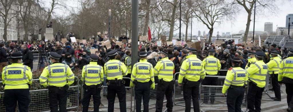 Londra’da binlerce kadın, hemcinslerine karşı şiddeti protesto etti