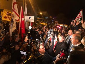 Cumhurbaşkanı Tatar’a ülkeye dönüşünde destek gösterisi