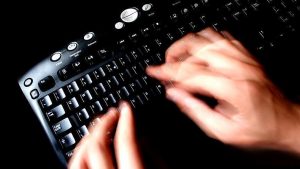 Türkiye’de depremlerle ilgili “sosyal medyada provokasyon yaptıkları” gerekçesiyle 29 hesap yöneticisi tutuklandı