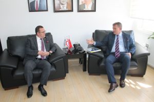 Bakan Arıklı, KTTO’nun hazırlattığı “KKTC’de Güncel Elektrik Üretim Durumu ve Enterkonnekte Bağlantı Seçenekleri Raporu” hakkında bilgi aldı