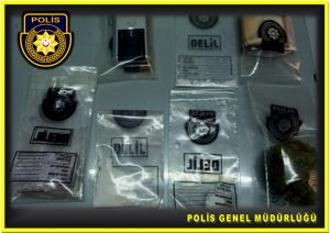 Araçta kokain ve hintkeneviri bulunduran 3 kişi tutuklandı