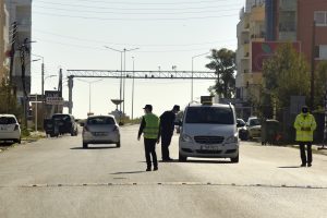 Ülke genelindeki trafik denetimlerinde 3 sürücü tutuklandı, 21 araç trafikten men edildi