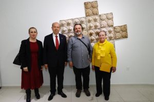 Cumhurbaşkanı Tatar ve eşi Sibel Tatar “Kâğıda Dokunuş” adlı serginin açılışına katıldı