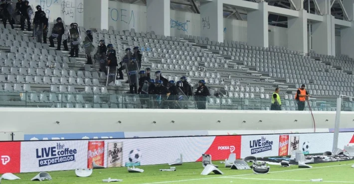 AEL taraftarları kameralara zarar verdi