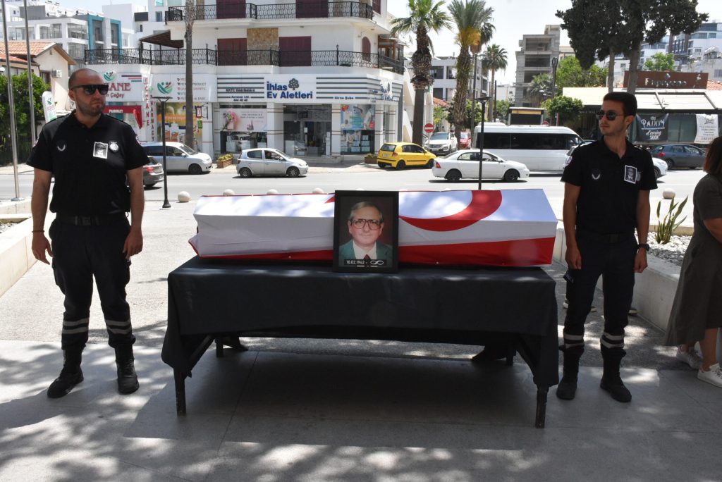 Hayatını kaybeden Aydın Aygın için Girne Belediyesi’nde tören düzenlendi