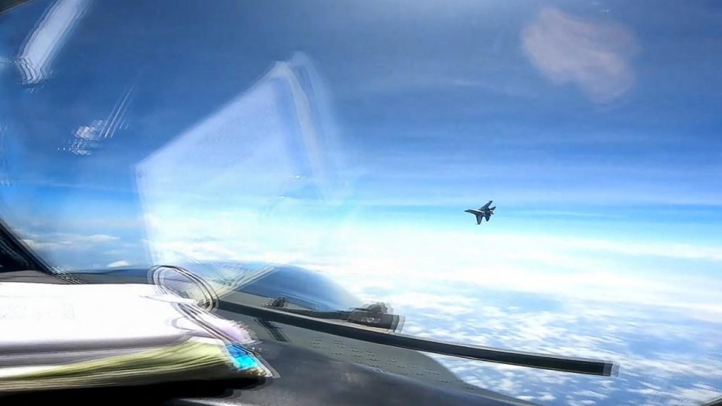 Çin savaş uçağından ABD keşif uçağına Pasifik’te agresif manevra