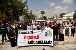 KTOEÖS  örgütlü olduğu tüm okullarda, KTÖS ise 13 okulda greve gitti