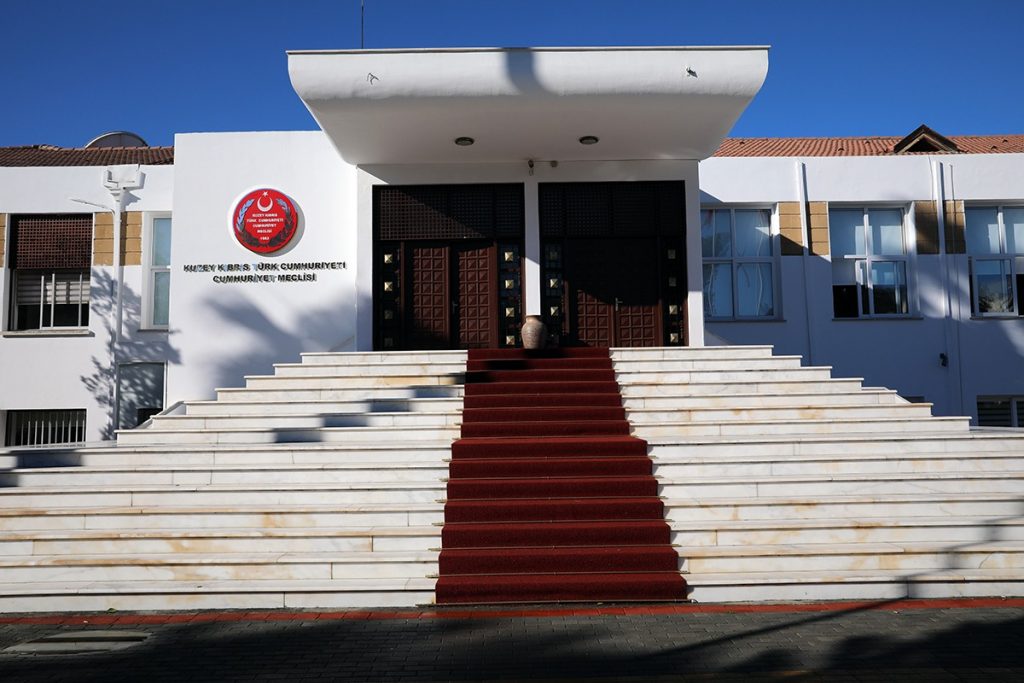 Meclis Hukuk, Siyasi İşler ve Dışilişkiler Komitesi “Siyasal Partiler Değişiklik Yasa Önerisi’ni Meclis’e sevk etti
