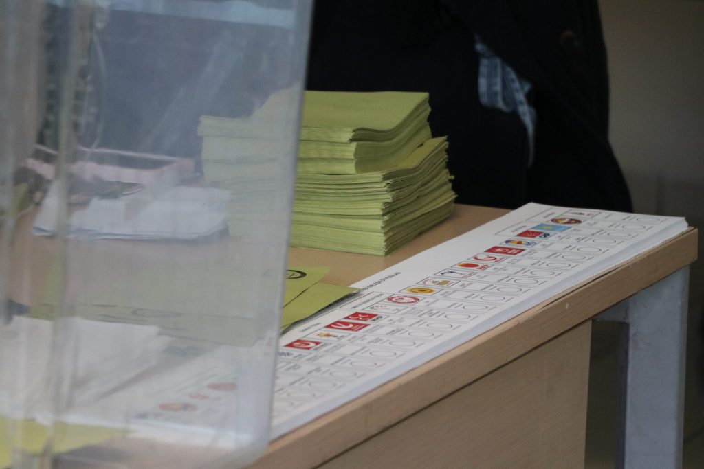 Yurt dışındaki yaklaşık 700 bin Türk seçmen 14 Mayıs seçimleri için oy kullandı