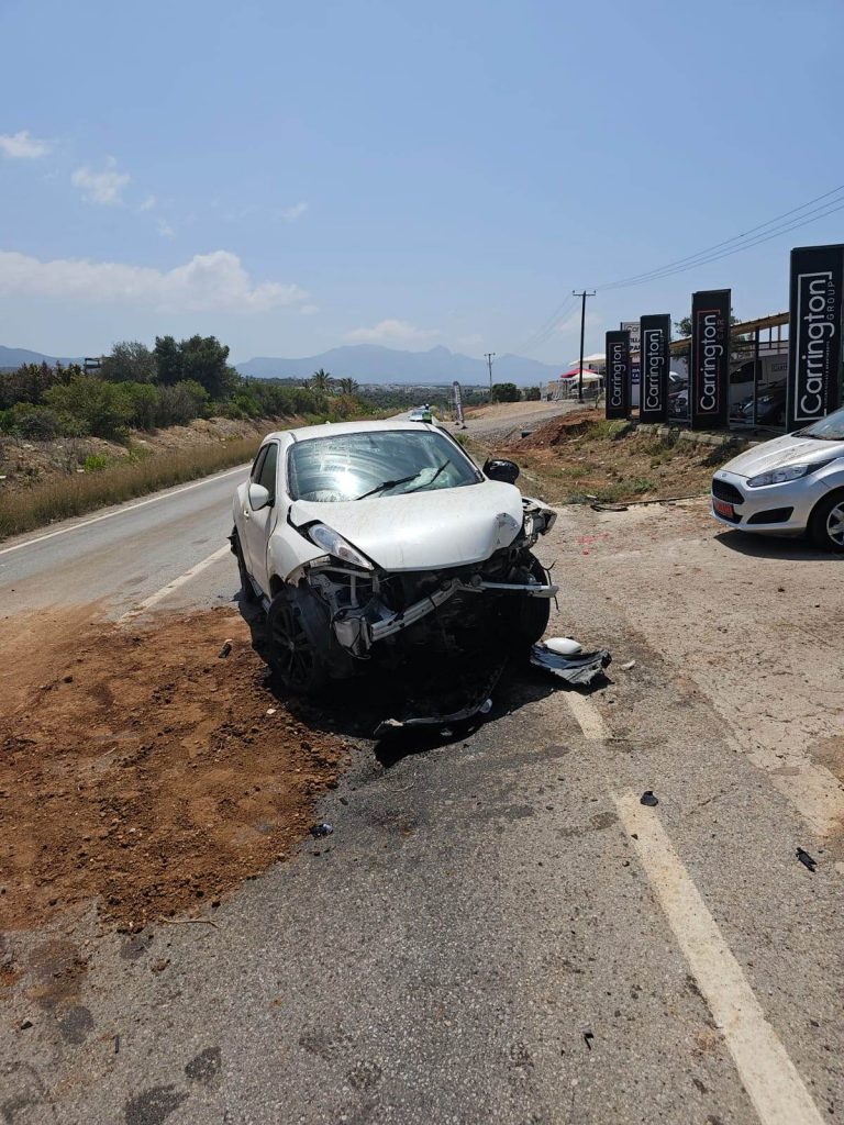 Girne-Tatlısu ana yolunda meydana gelen trafik kazasında  iki kişi yaralandı