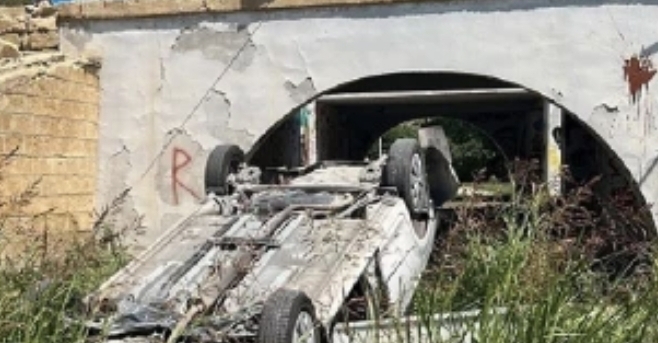 Surlariçi bölgesinde bir araç köprüden uçtu