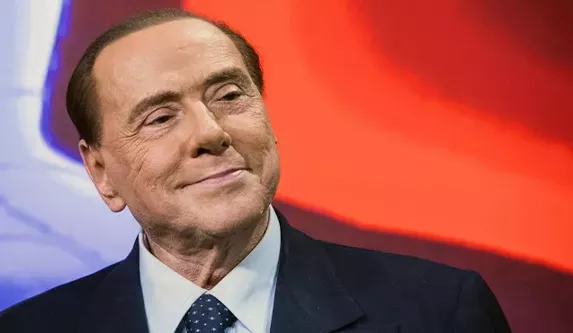 İtalya’nın eski başbakanı Silvio Berlusconi hayatını kaybetti
