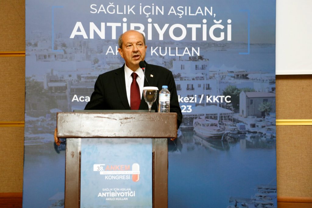 Cumhurbaşkanı Ersin Tatar Akılcı Antibiyotik Kullanımı Kongresi’ne katıldı