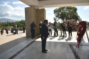 TC Cumhurbaşkanı  Yardımcısı Yılmaz , Doktor Fazıl Küçük’ün Anıt Mezarı’nı  ziyaret etti