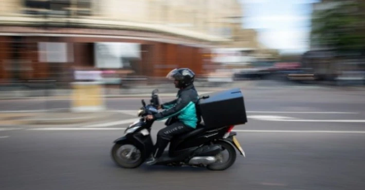 Güney Kıbrıs'ta ırkçı saldırı: Paketçiyi darp ettiler