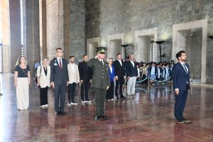 KTSYD 40. yılında Anıtkabir’i ziyaret etti