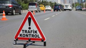 Trafik denetimlerinde 5 sürücü tutuklandı, 52 araç trafikten men edildi