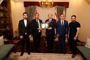 Cumhurbaşkanı Tatar, Azerbaycan-Kıbrıs Dostluk Cemiyeti başkan ve beraberindeki heyeti kabul etti.