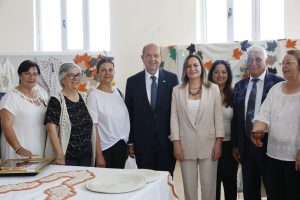 Cumhurbaşkanı Tatar, Bostancı Köy Kadın Kursu Sergisi’ni ziyaret etti