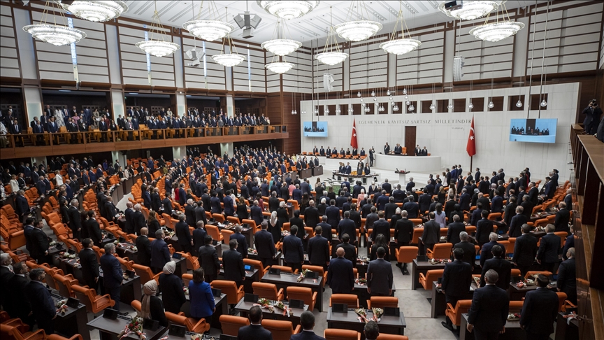 TBMM’de kazanan vekiller yemin etti