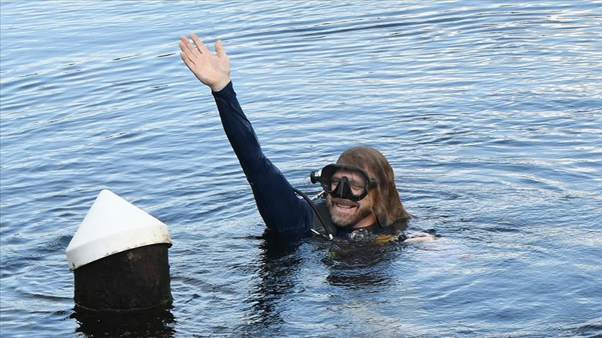 “Denizaltında en uzun süre yaşama” rekorunu kıran bilim insanı yüzeye çıktı
