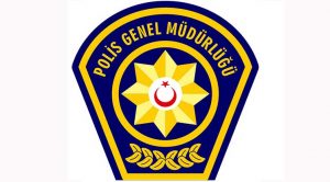 Motosiklet sürücüsü önce araca çarptı, ardından yoldan çıkıp, devrildi