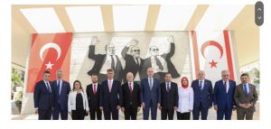 TBMM Başkanı Numan Kurtulmuş, Kurucu Cumhurbaşkanı Denktaş’ın anıt mezarını ziyaret etti