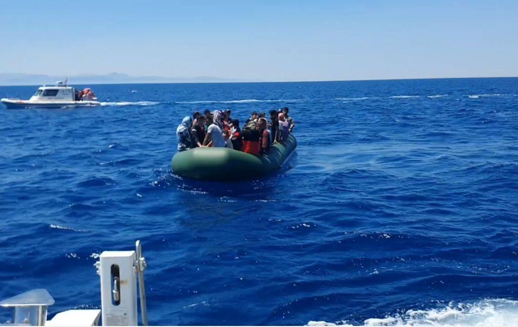 Kuzey Ege’de Yunanistan unsurlarınca geri itilen 84 düzensiz göçmen kurtarıldı